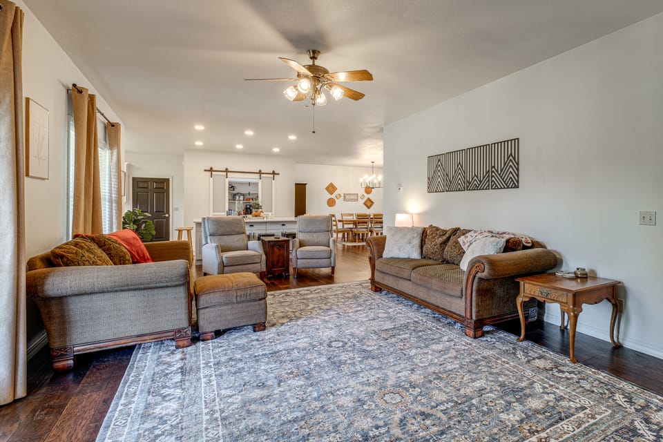 8-Acre Family Reunion Retreat! 8 Mi to Bentonville House in Arkansas