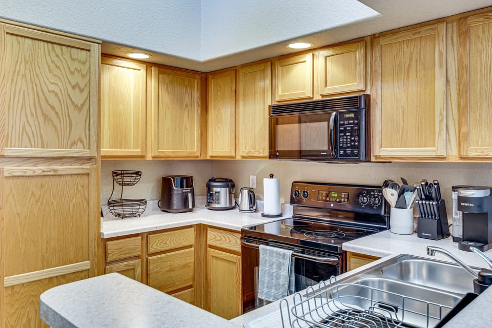 Pool Access & Balcony! Colorado Springs Getaway Apartment in Colorado Springs