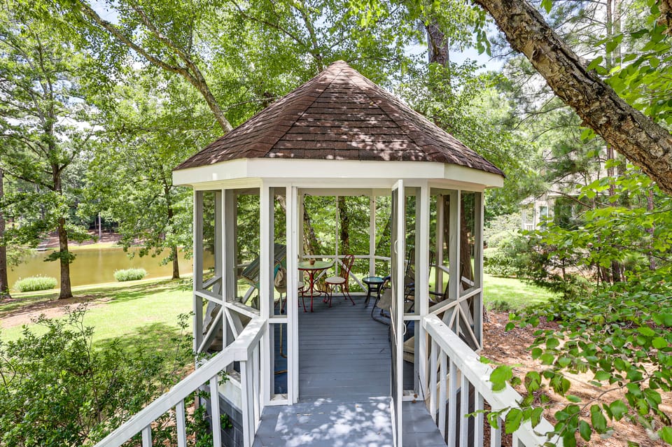 Mid-Term Stay Near Lake Oconee! Home w/ Gazebo House in Lake Oconee