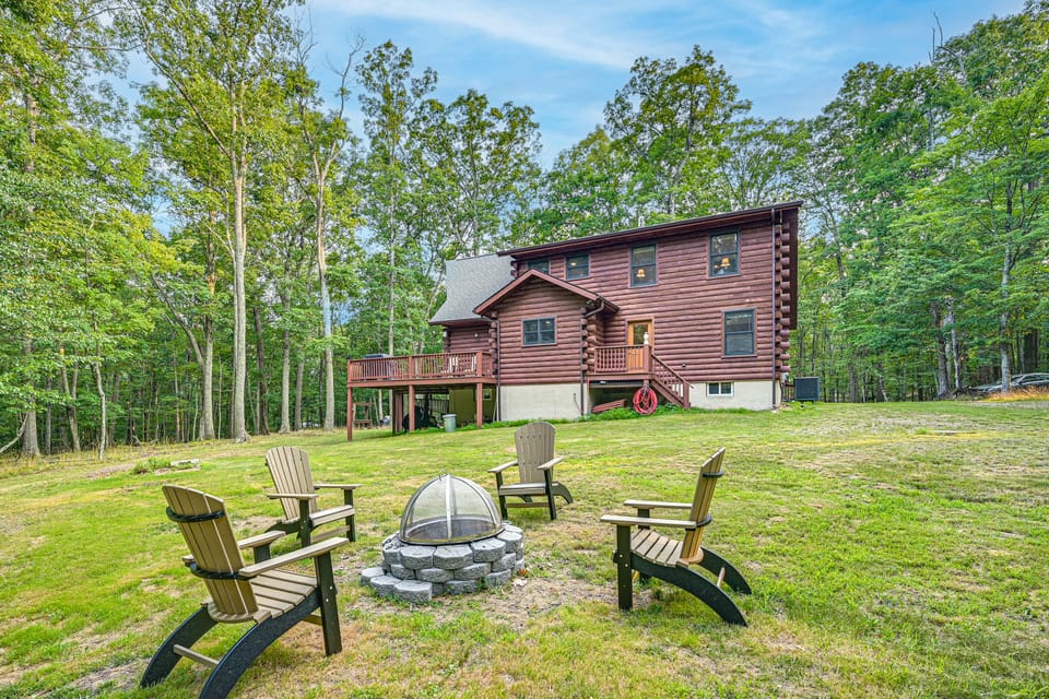River Access! Wooded Cabin in Great Cacapon House in Shenandoah Valley