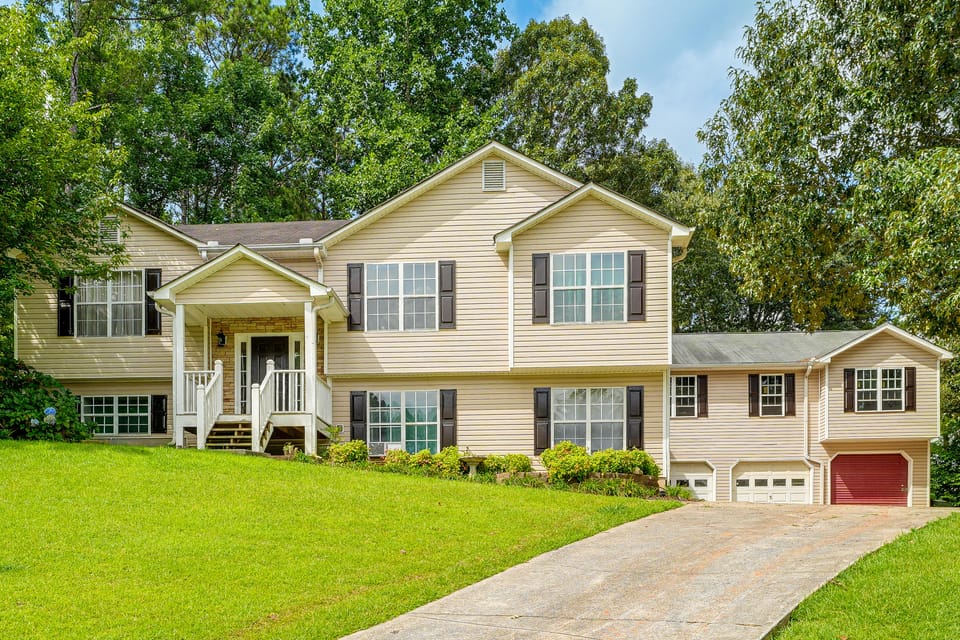 Near Lake Allatoona! Suburban Home w/ Deck & Yard House in Acworth