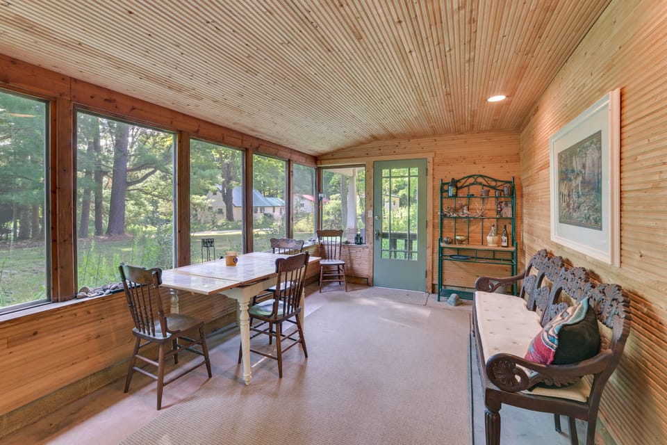 Boating, Bonfires & Lake Views! Michigan Getaway House in Michigan