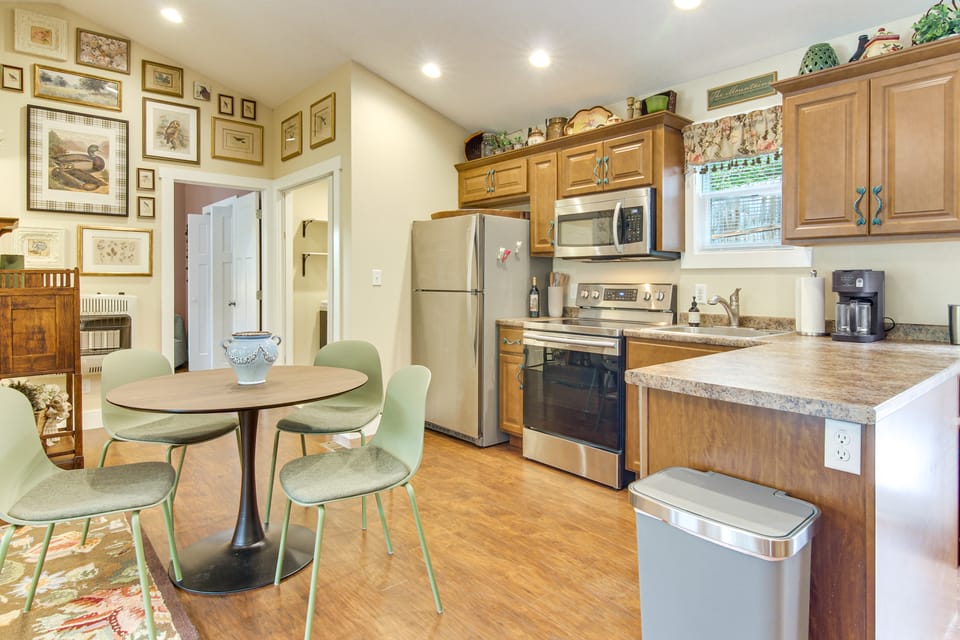 Walk to Waynesville Hot Spots! 'Woodland Cottage' House in Waynesville