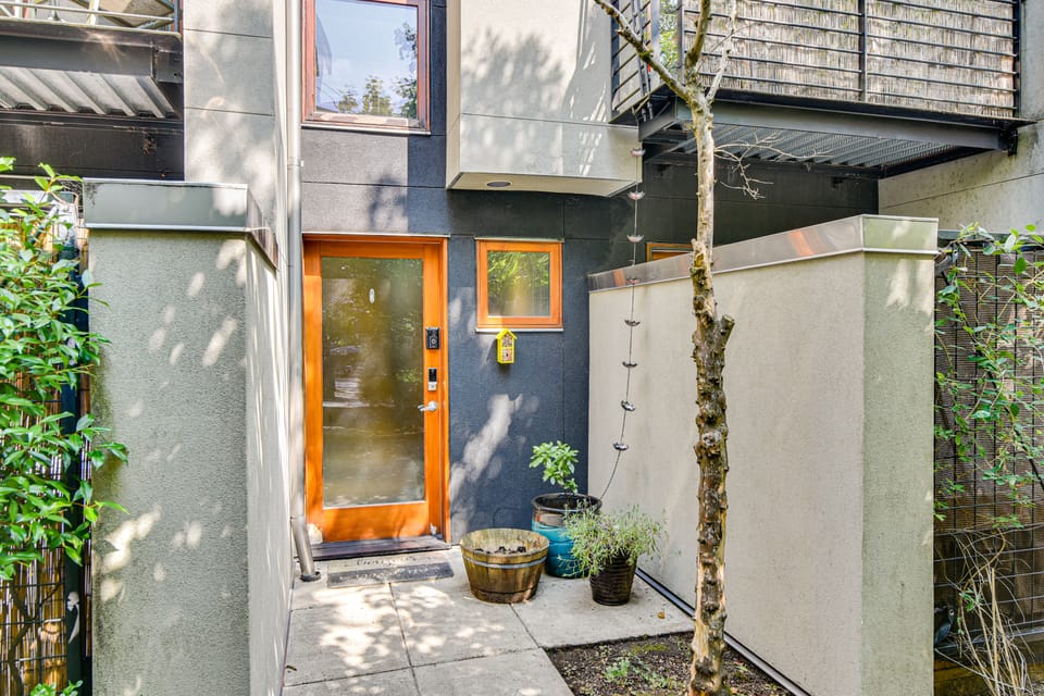Walk to Med Center! Portland Extended-Stay Home Apartment in Portland