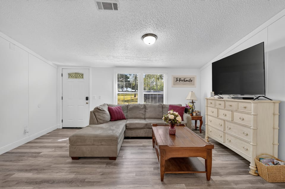 6 Mi to Rainbow Springs! Home w/ Outdoor Space House in Florida