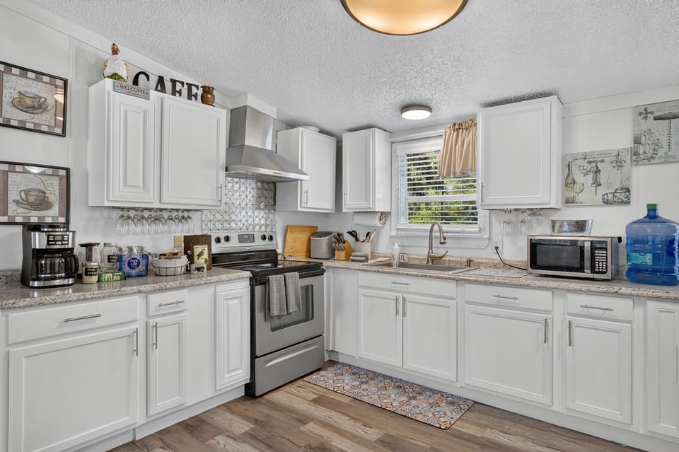 6 Mi to Rainbow Springs! Home w/ Outdoor Space House in Florida