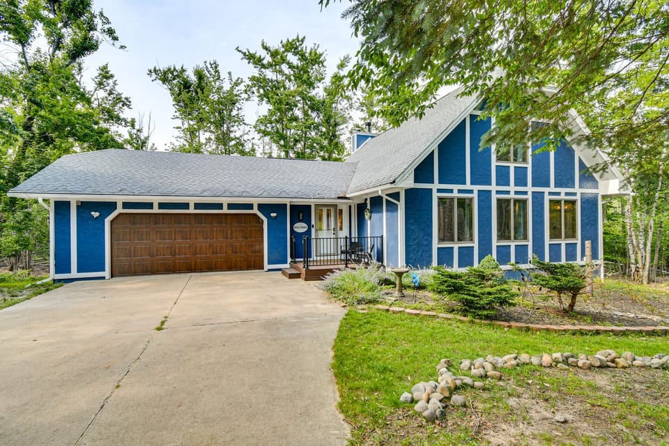 'The Blue Goose Chalet': Your Cozy Up North Escape House in Michigan