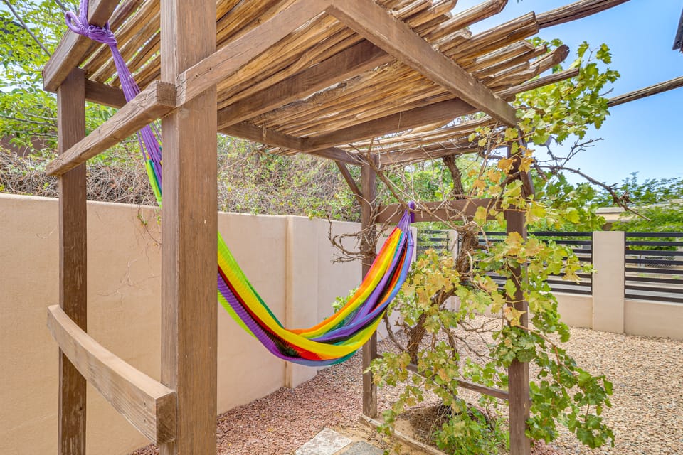 2 Mi to Old Town ABQ! Remodeled Retreat w/ Yard House in Albuquerque