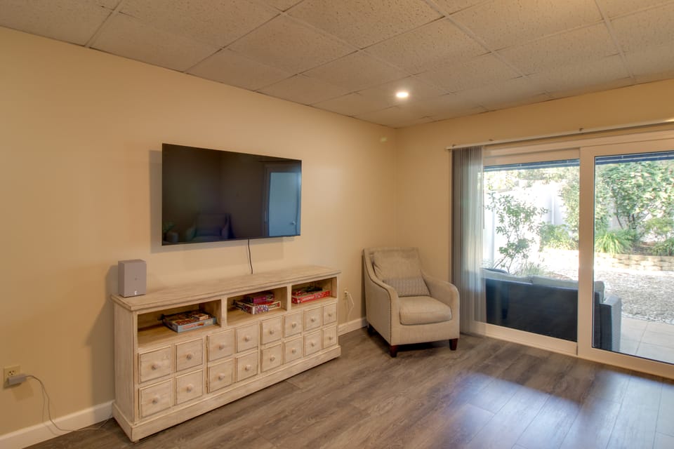 Private Patio, Yard! Townhome Near Pensacola Beach Apartment in Gulf Breeze