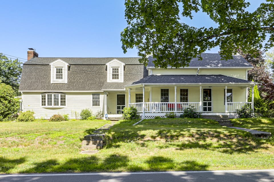 Perfect Family Retreat: Pool, Fire Pit House in Massachusetts