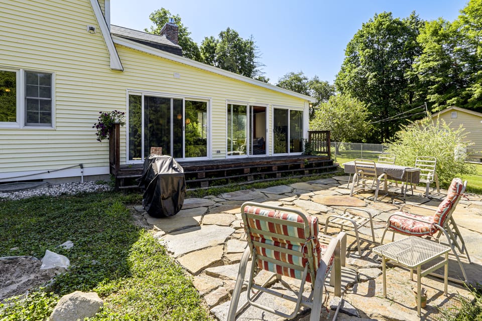 Perfect Family Retreat: Pool, Fire Pit House in Massachusetts