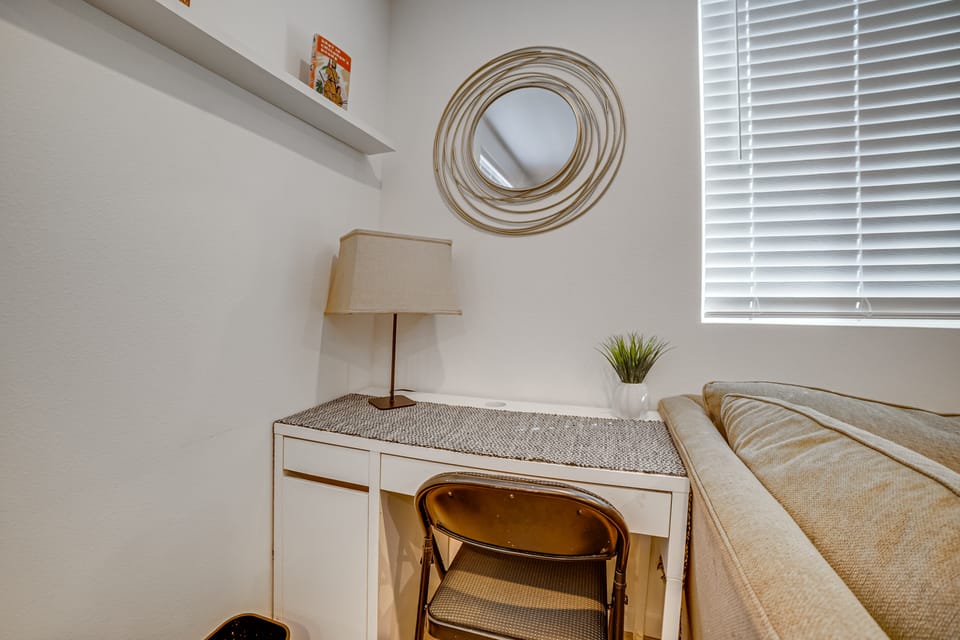 4 Mi to Riverside Medical Center! Extended Getaway House in Riverside