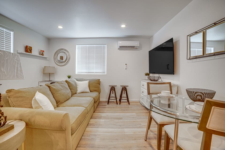 4 Mi to Riverside Medical Center! Extended Getaway House in Riverside