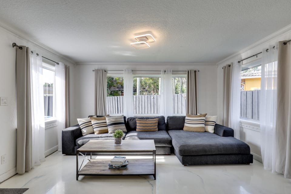 Cozy Hollywood Cove Escape Near Beach & Hard Rock House in Hollywood