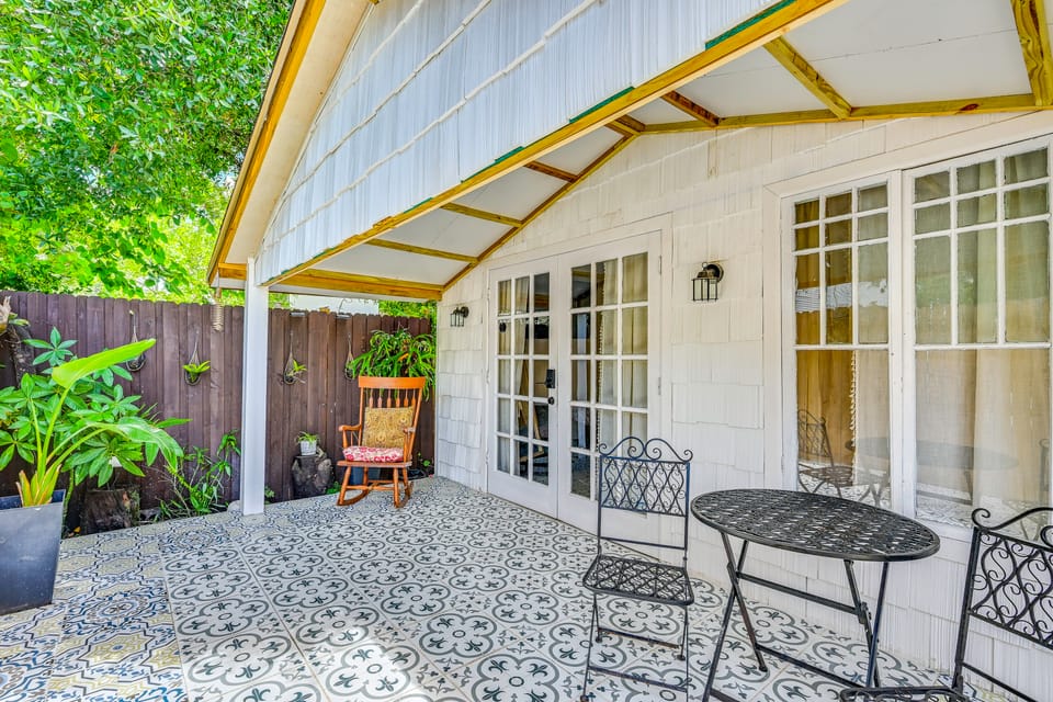 Extended Group Getaway 2 Mi to Dtwn & Ybor City! House in Tampa
