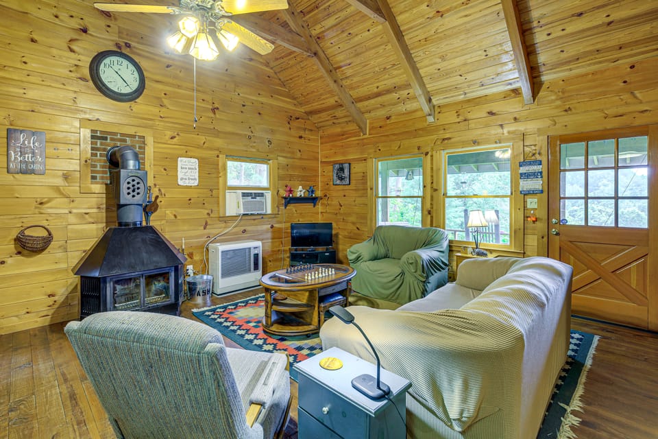Rustic Cabin w/ Phoenix Mtn Views & Trail Access! House in Ashe County
