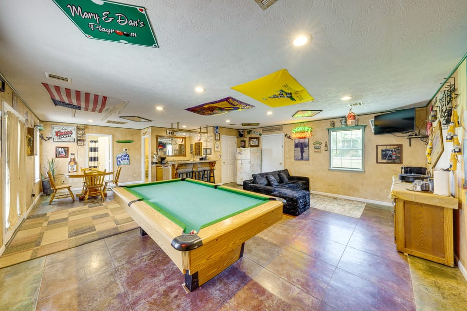 Shared BBQ Area & Pool! Cozy Home in Lake Charles House in Lake Charles