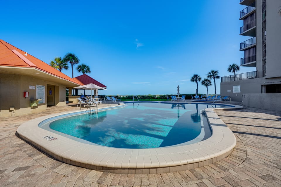 Majestic Gulf Views Condo w/ Balcony Apartment in Sand Key