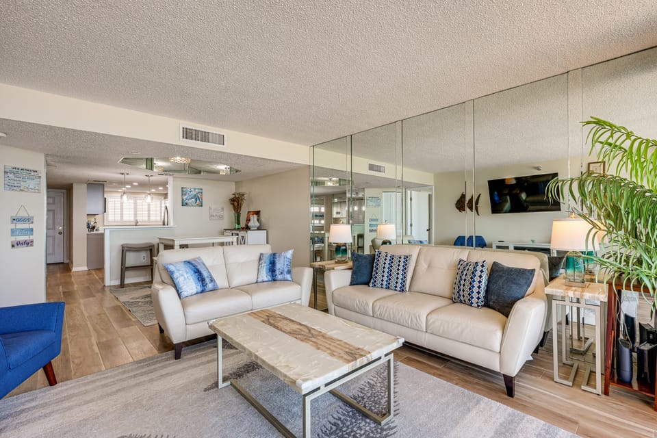 Majestic Gulf Views Condo w/ Balcony Apartment in Sand Key