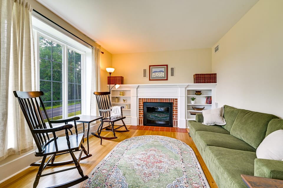 Farmhouse w/Creek & Fireplace Near Gettysburg! House in Pennsylvania