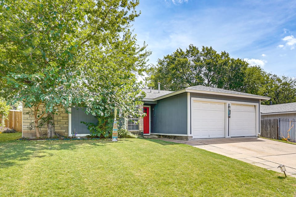 Fenced Yard! Austin Group Escape Near Golf House in Austin