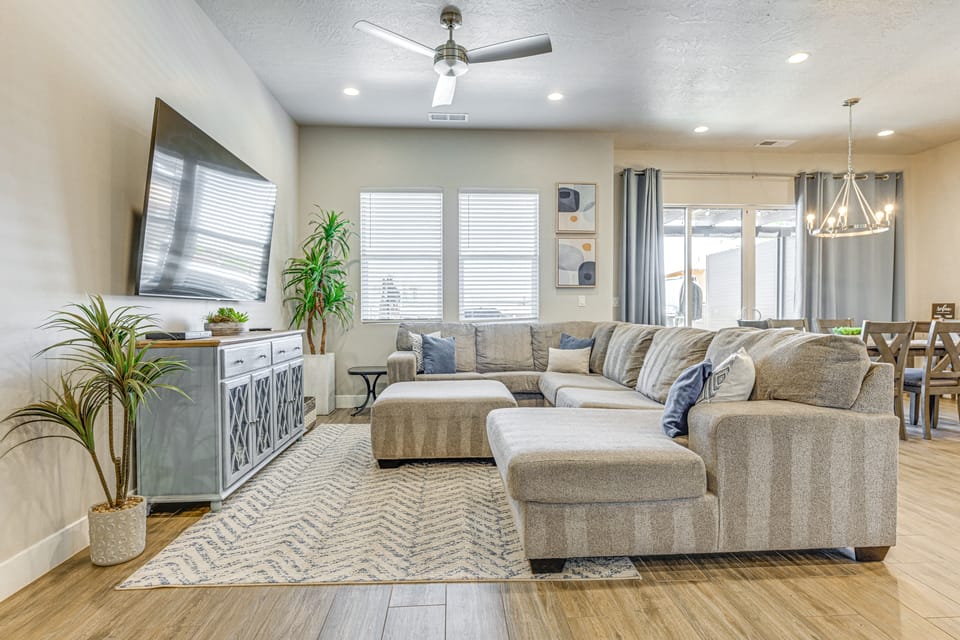 Private Swim Spa & EV Charger! By Tuacahn and more Apartment in Santa Clara