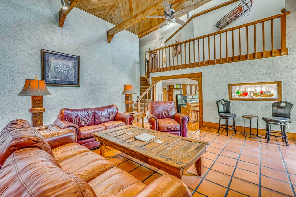 Hike & Ski! Quiet Home w/ Solarium in Cloudcroft House in Cloudcroft