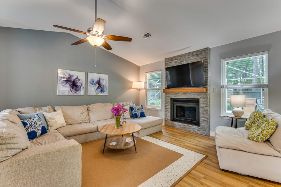 Pool Days! Family Getaway Near Pensacola Beach House in Pensacola Beach