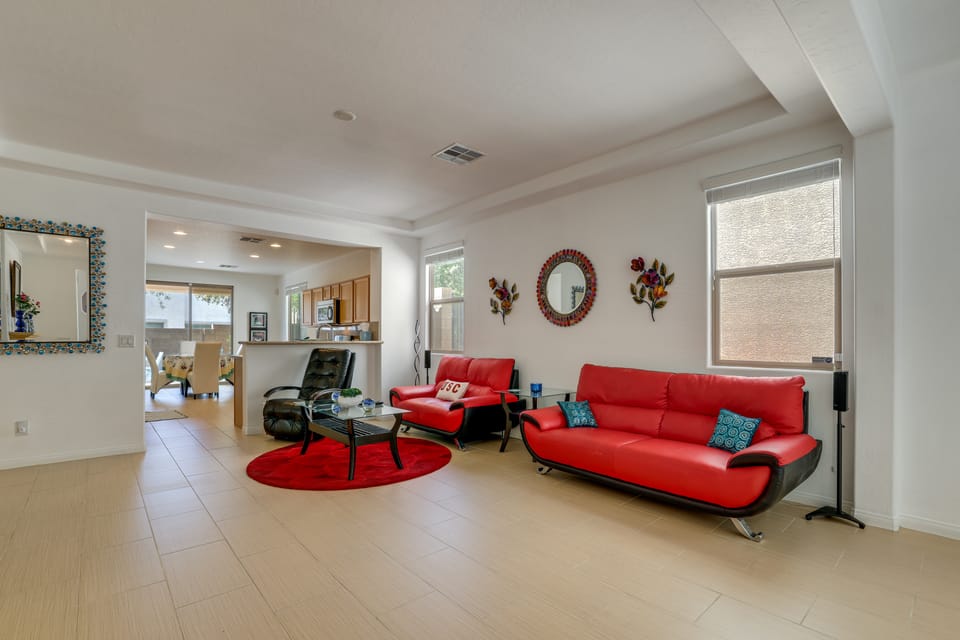 Vegas Extended Retreat w/ Furnished Patio House in Spring Valley