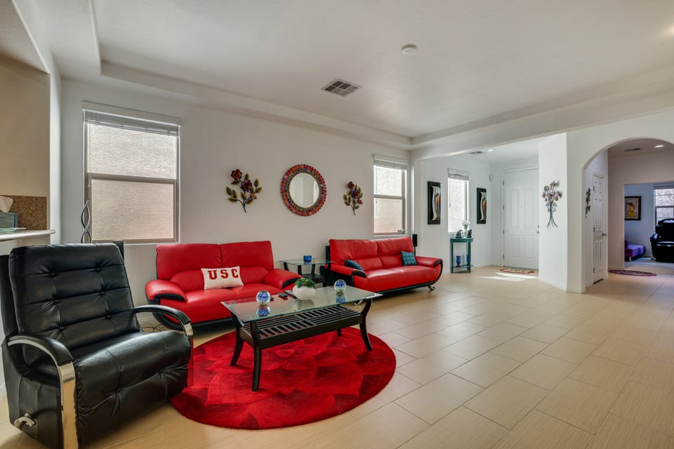 Vegas Extended Retreat w/ Furnished Patio House in Spring Valley