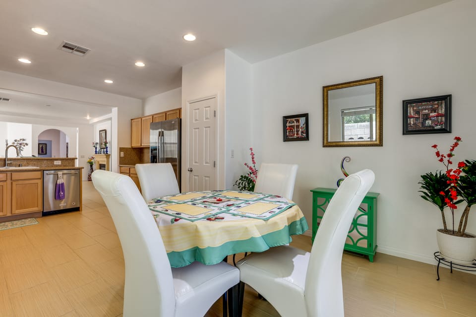 Vegas Extended Retreat w/ Furnished Patio House in Spring Valley