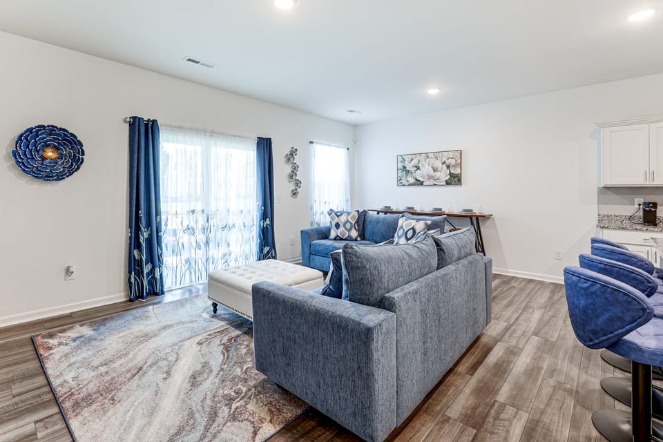 3 Mi to Wilson! Sleek Townhome w/ Screened Porch Apartment in Wilson