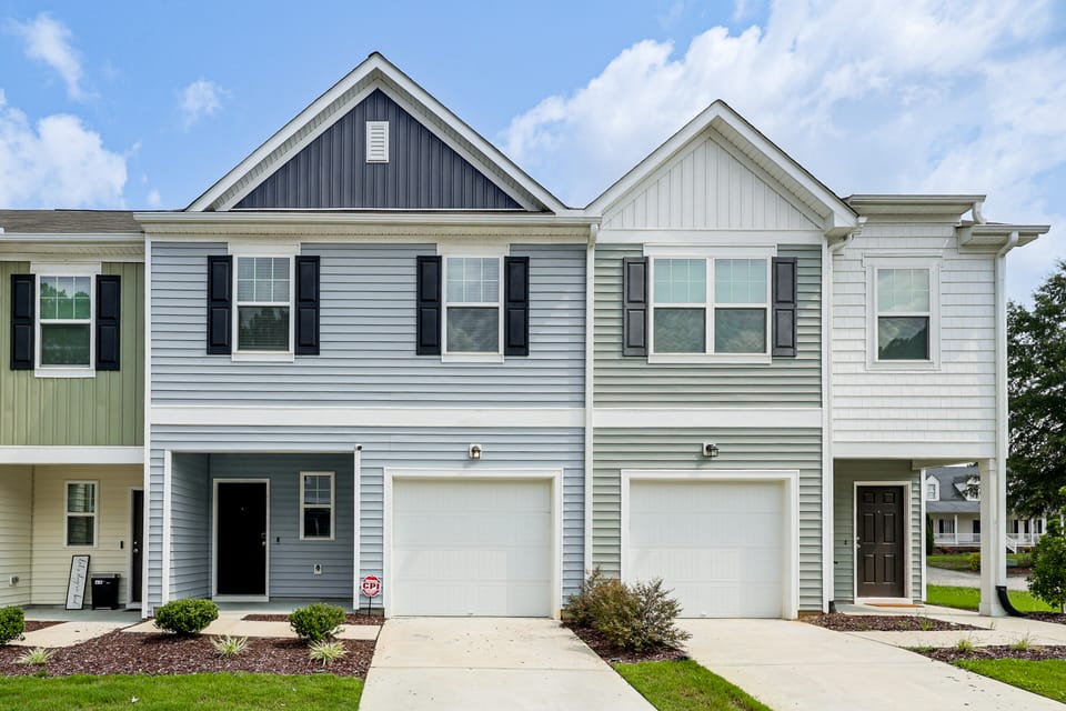3 Mi to Wilson! Sleek Townhome w/ Screened Porch Apartment in Wilson