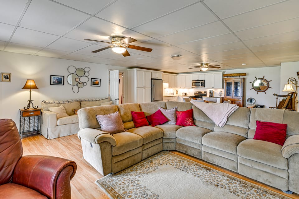 Shared Fire Pit! Quiet Lake Norman Guest Suite Apartment in Mooresville