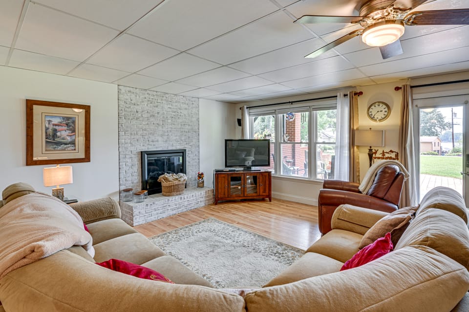 Shared Fire Pit! Quiet Lake Norman Guest Suite Apartment in Mooresville