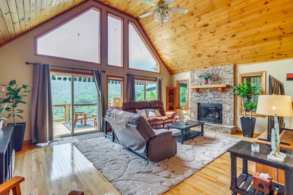 Stunning Views & Sunrises! Pappy's Place in Murphy House in North Carolina