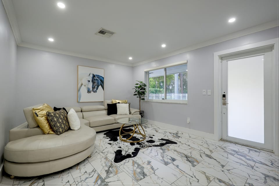 < 3 Mi to Hard Rock Stadium! Family-Friendly Home House in Miami Gardens