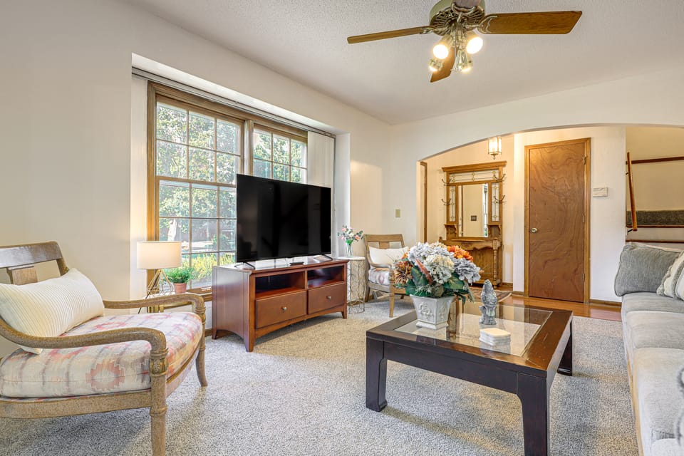 Private Yard & Patio! Overland Park Group Getaway House in Overland Park