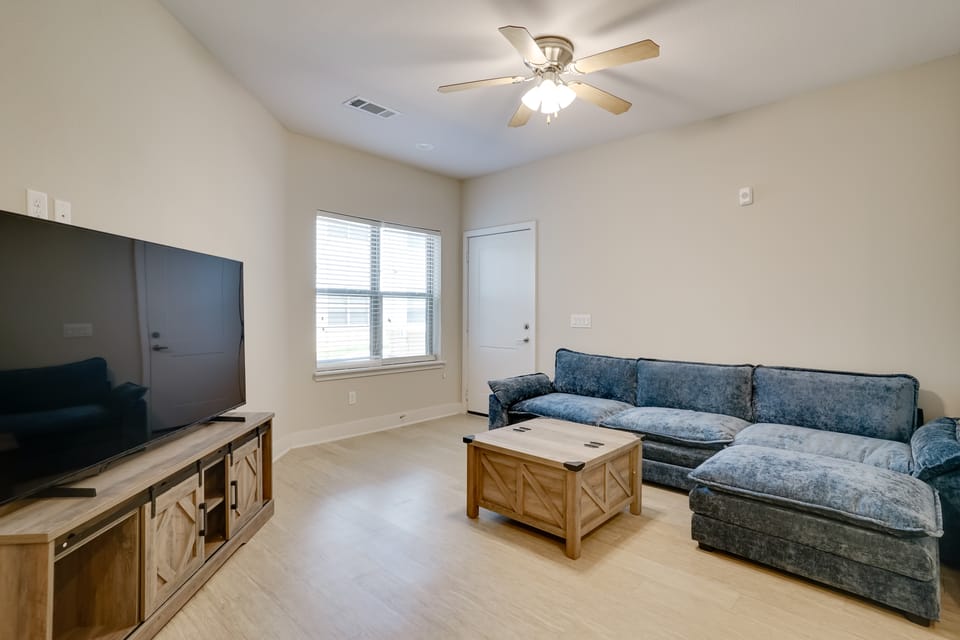 2 Mi to Dtwn Crowley! 3-Unit Rental Apartment in Burleson
