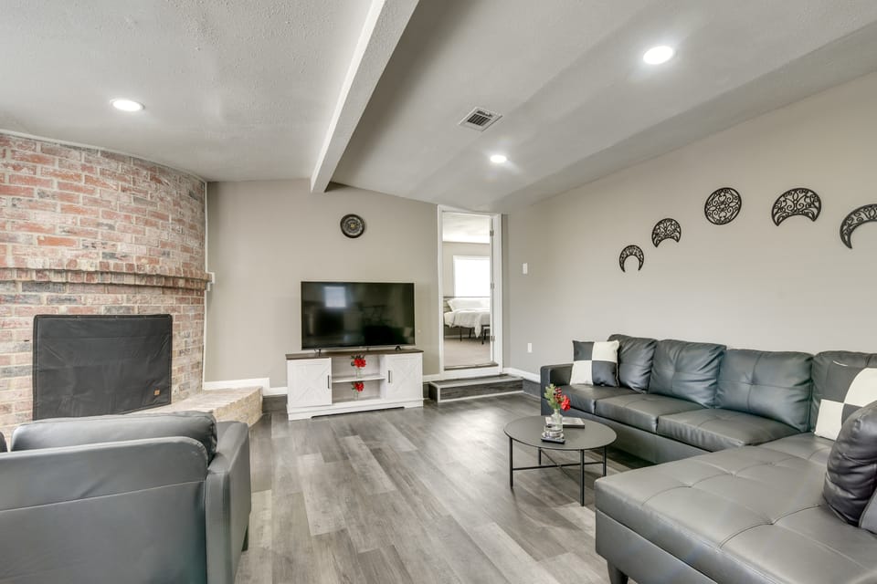 6BR House w/ Massive Parking, Centrally Located House in Harris County