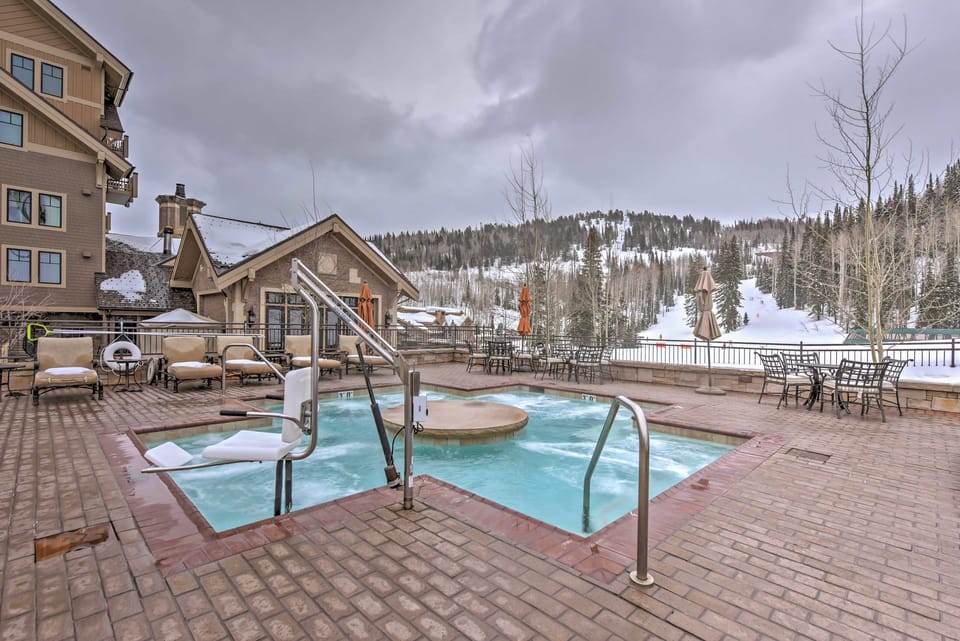 Ski-In/Ski-Out! Mtn-View Montage Deer Valley Condo Apartment in Park City