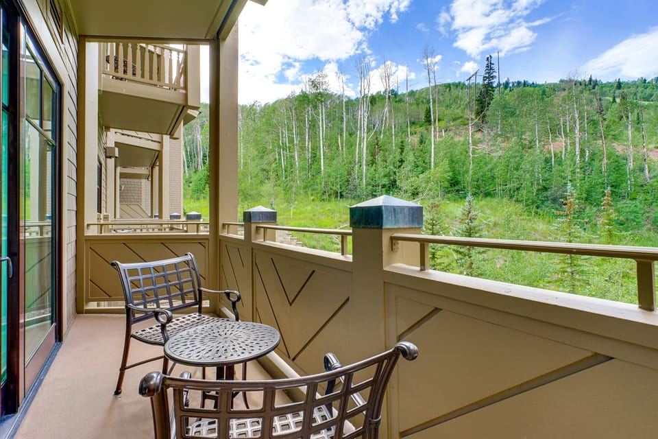 Ski-In/Ski-Out! Mtn-View Montage Deer Valley Condo Apartment in Park City