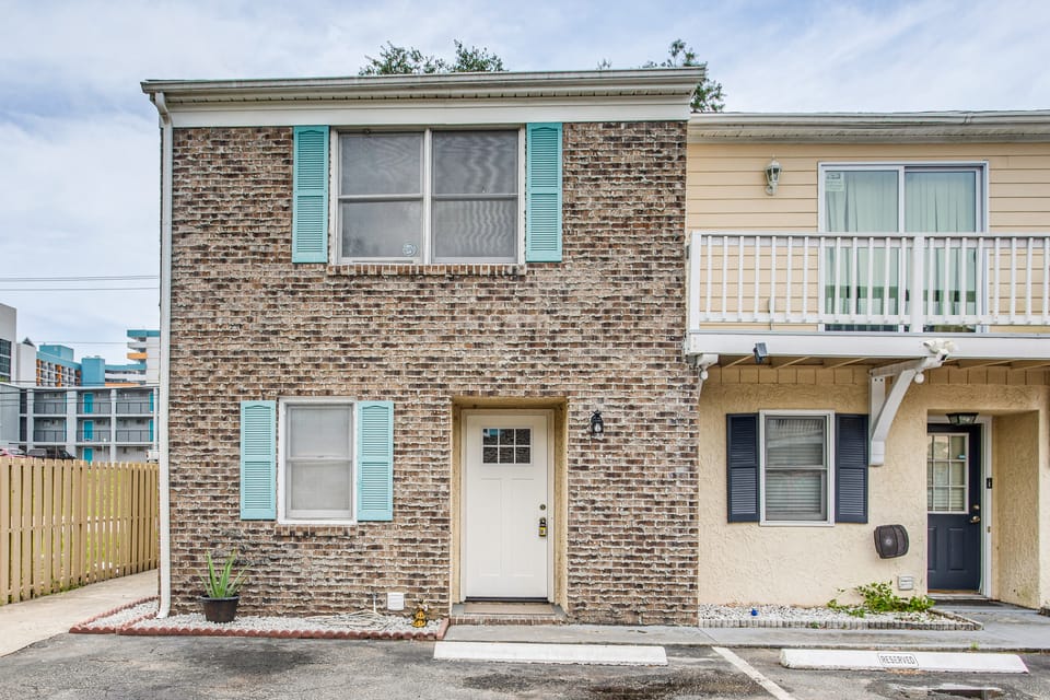 Steps to Sea & Sand! Family Haven in Myrtle Beach Apartment in Myrtle Beach