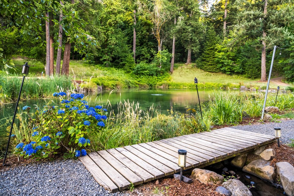 Luxe Home & Glamping w/ Pond in Oregon City! House in Clackamas County
