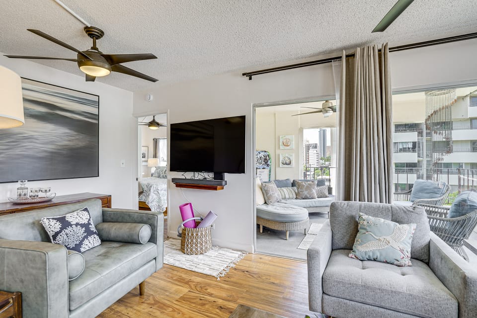 Waikiki Penthouse, 1 Parking, 3BR, 5BDs, Sleeps 6 Apartment in Honolulu