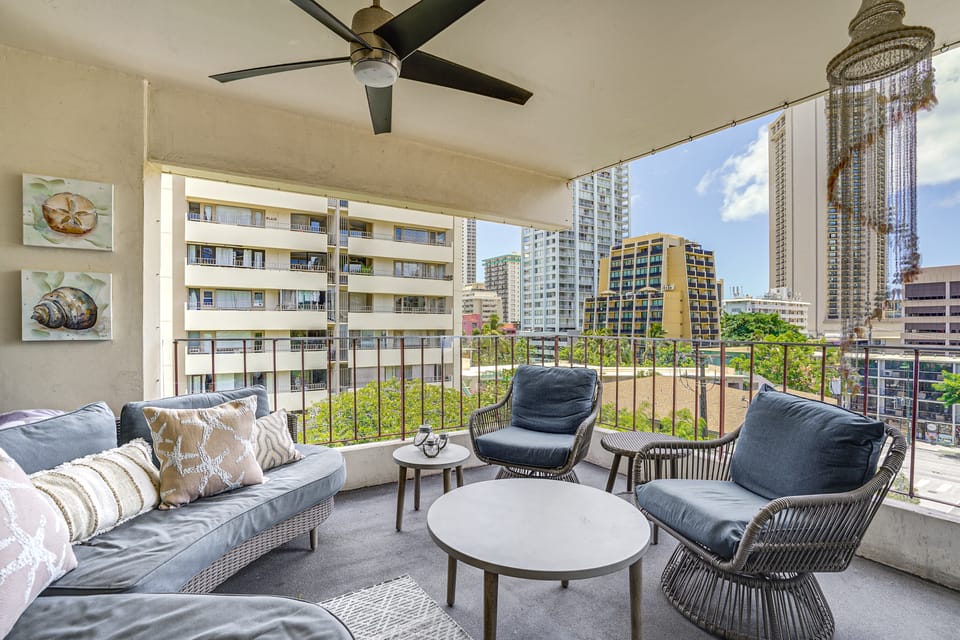 Waikiki Penthouse, 1 Parking, 3BR, 5BDs, Sleeps 6 Apartment in Honolulu