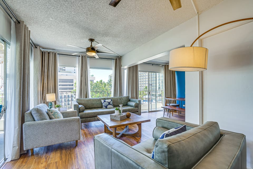 Waikiki Penthouse, 1 Parking, 3BR, 5BDs, Sleeps 6 Apartment in Honolulu