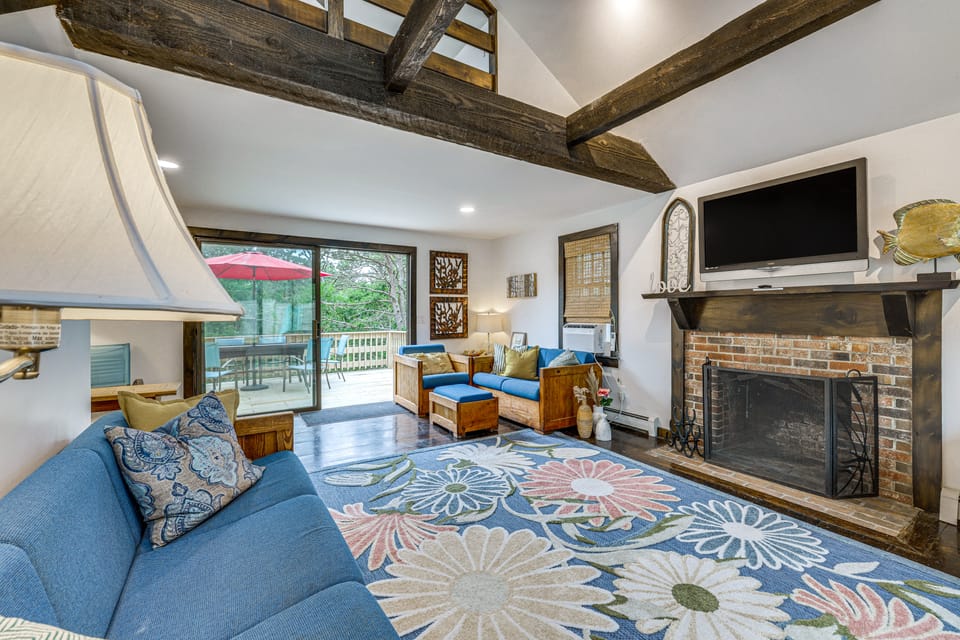 Sea Breeze, Sunset Views! Family Escape Near Ocean House in Wellfleet