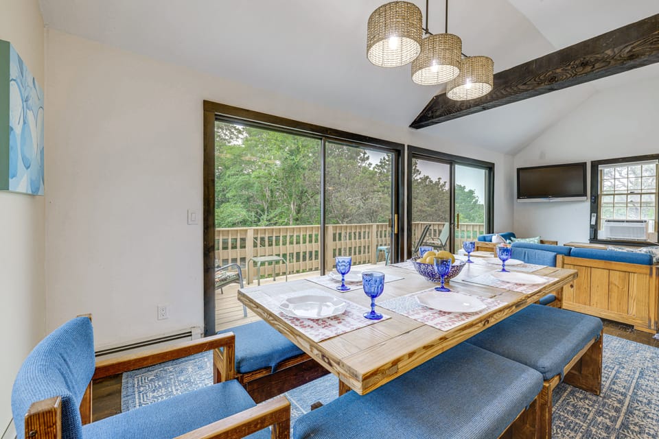 Sea Breeze, Sunset Views! Family Escape Near Ocean House in Wellfleet