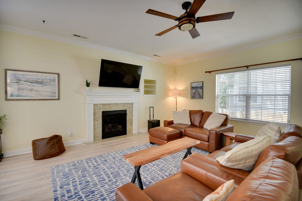 1 Block to Beach + Private Patio in Norfolk House in Norfolk